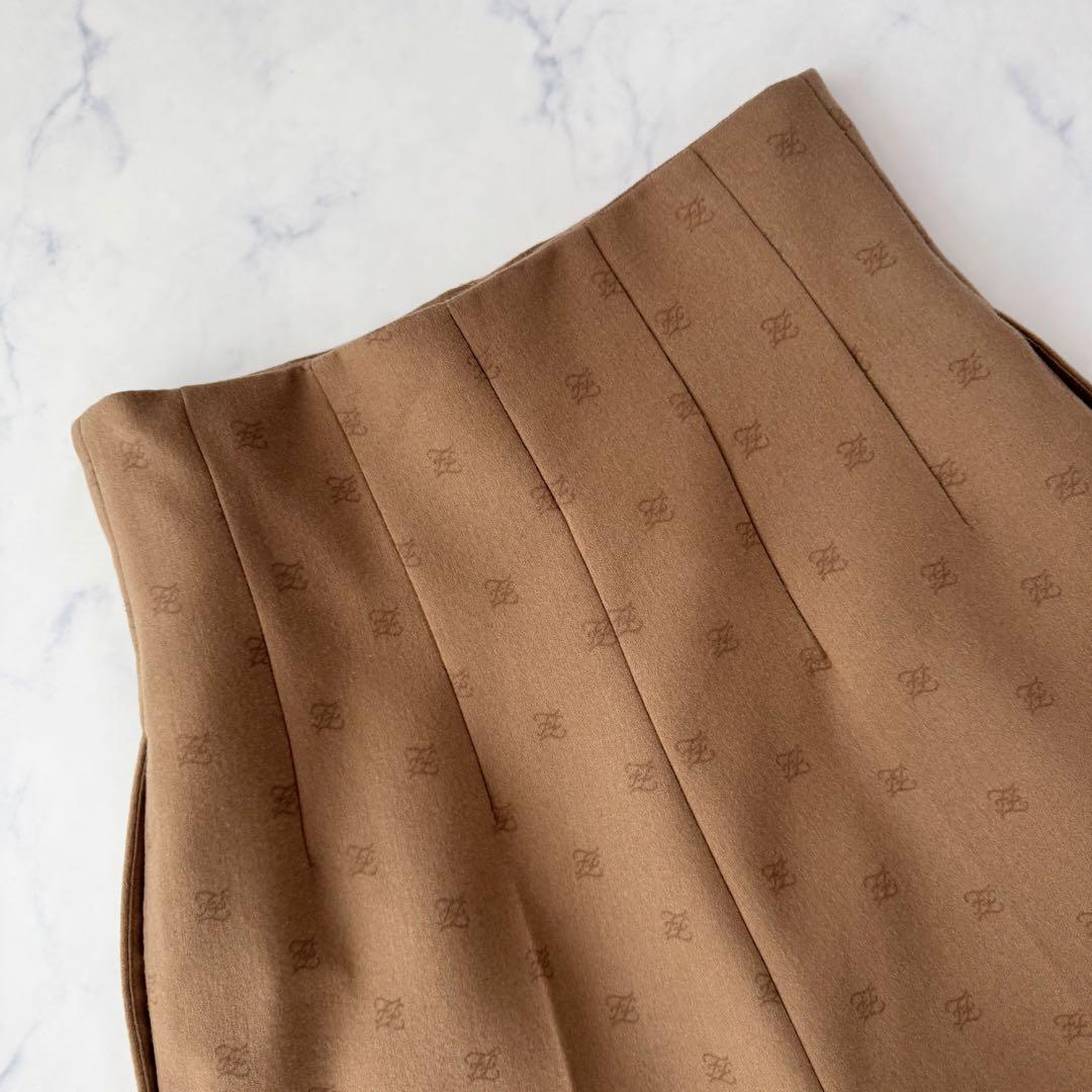 極美品 フェンディ カリグラフィー ウール カシミヤ ショートパンツ 40