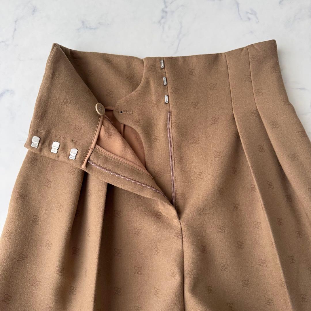 極美品 フェンディ カリグラフィー ウール カシミヤ ショートパンツ 40