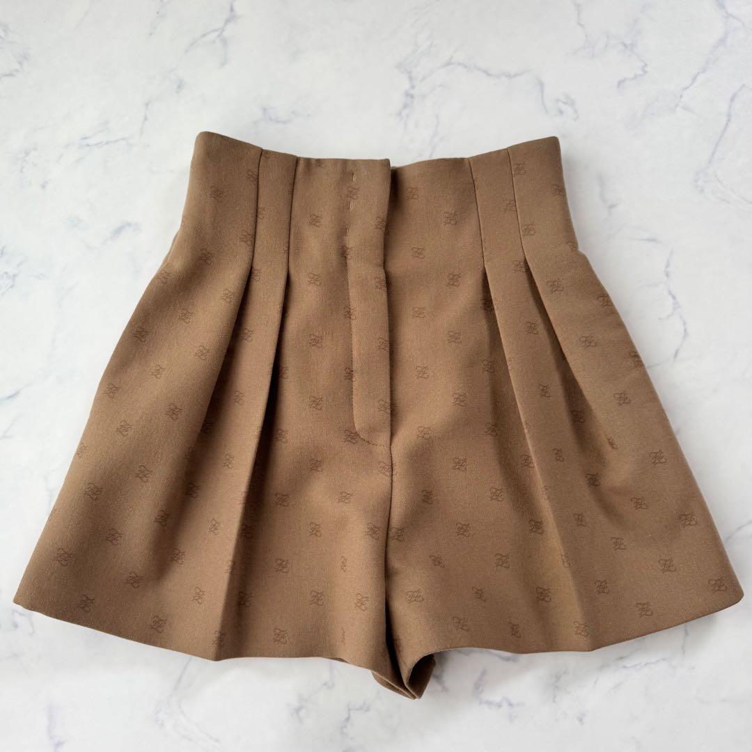 極美品 フェンディ カリグラフィー ウール カシミヤ ショートパンツ 40