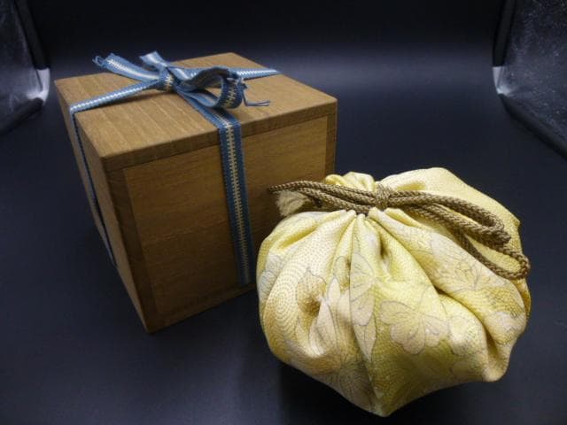 楽吉左衛門　八代　得入　赤茶碗／楽吉左衛門　十代　旦入極め箱／仕覆