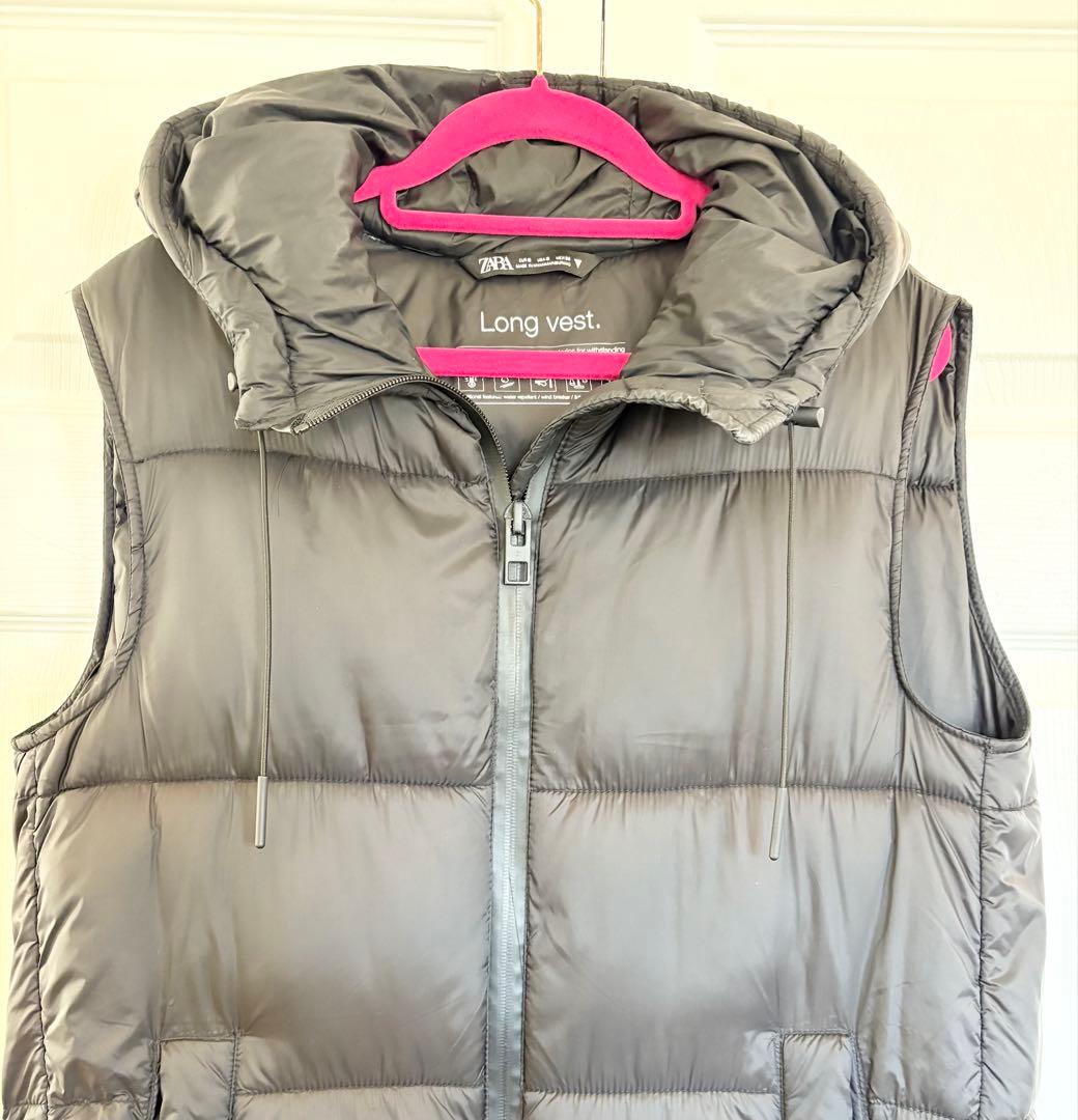 美品☆ZARAロングダウンベスト ☆ブラック☆S（Ｍ〜Ｌ）☆多機能的☆フード付