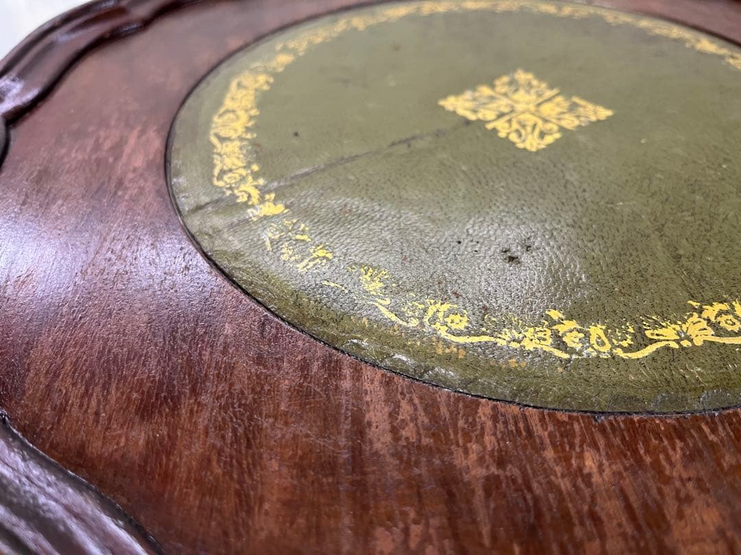 ダークブラウン円形木製テーブル