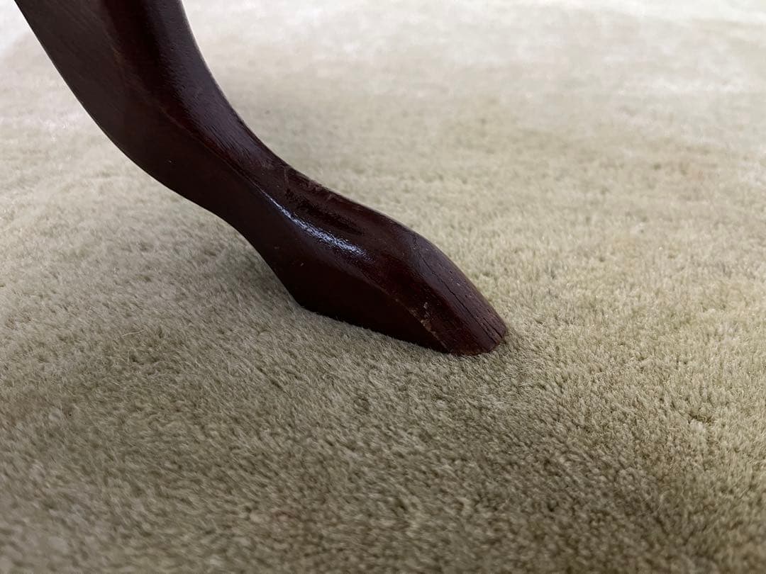 ダークブラウン円形木製テーブル