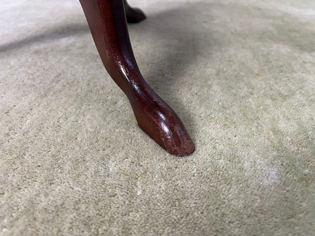 ダークブラウン円形木製テーブル