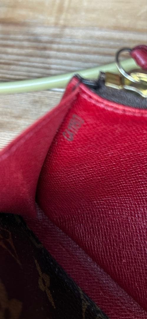 値下げ！【難あり】ルイヴィトン ポルトフォイユ エミリー 長財布 保存箱付