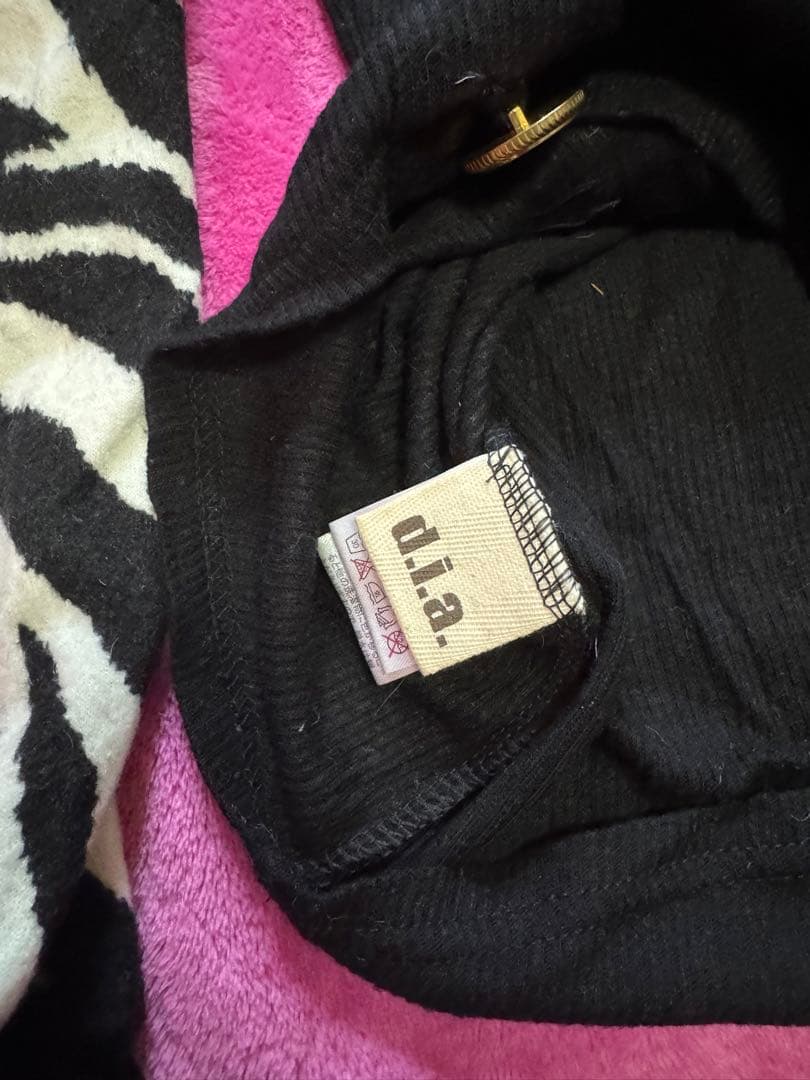 d.i.a. ゼブラ柄フリル長袖トップス