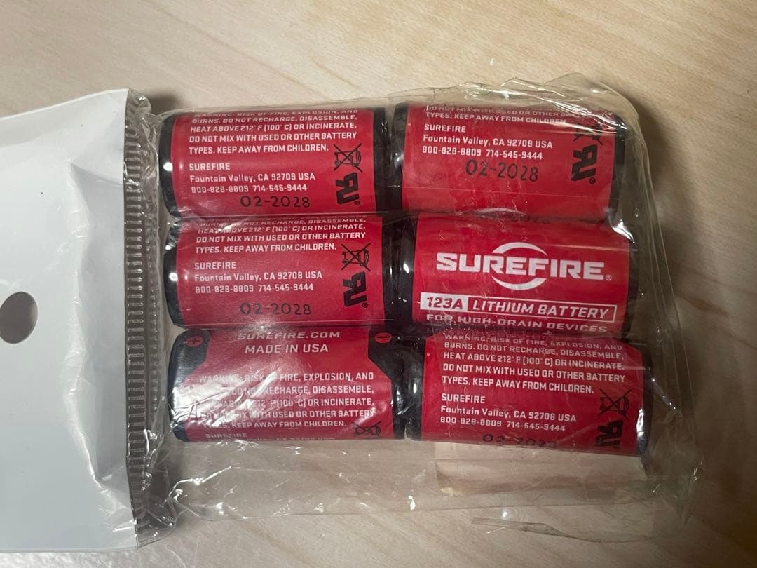 SUREFIRE ブラックハンディライト 番号あり バッテリー8個付き