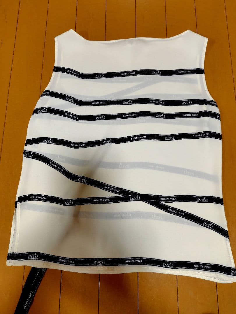 HERMES ボルデュックリボンシルクノースリーブトップス