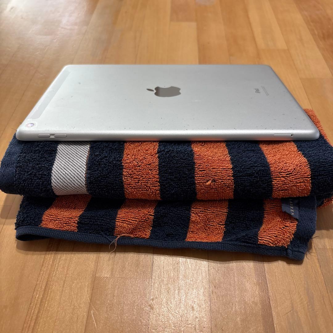 Apple iPad シルバー 本体　第9世代