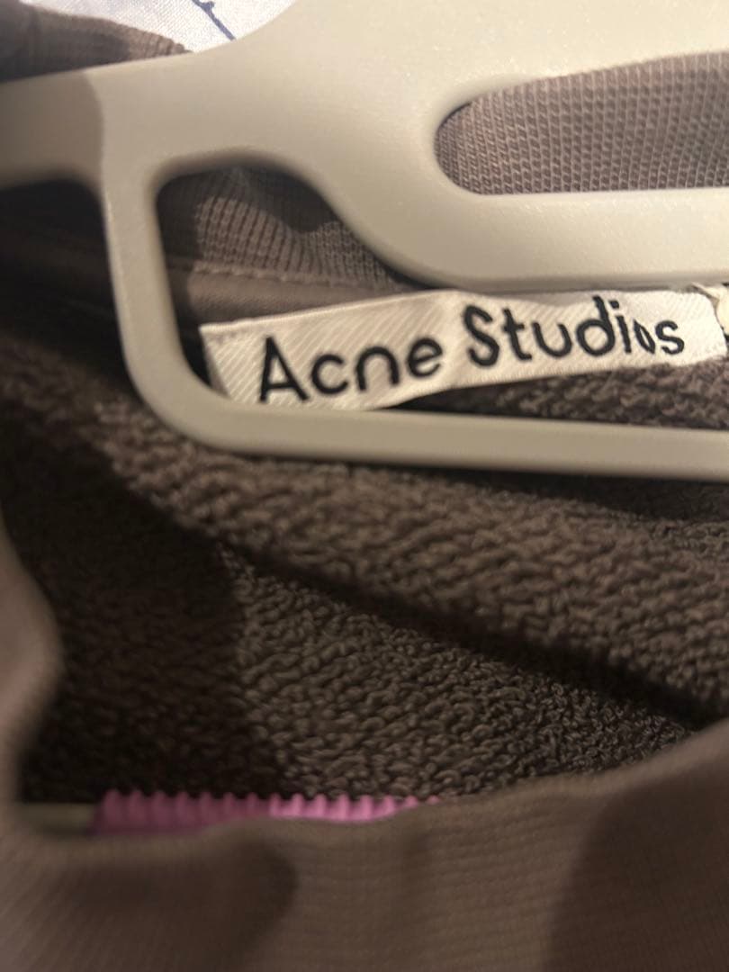 Acne Studios グレー アートプリント クロップドスウェット