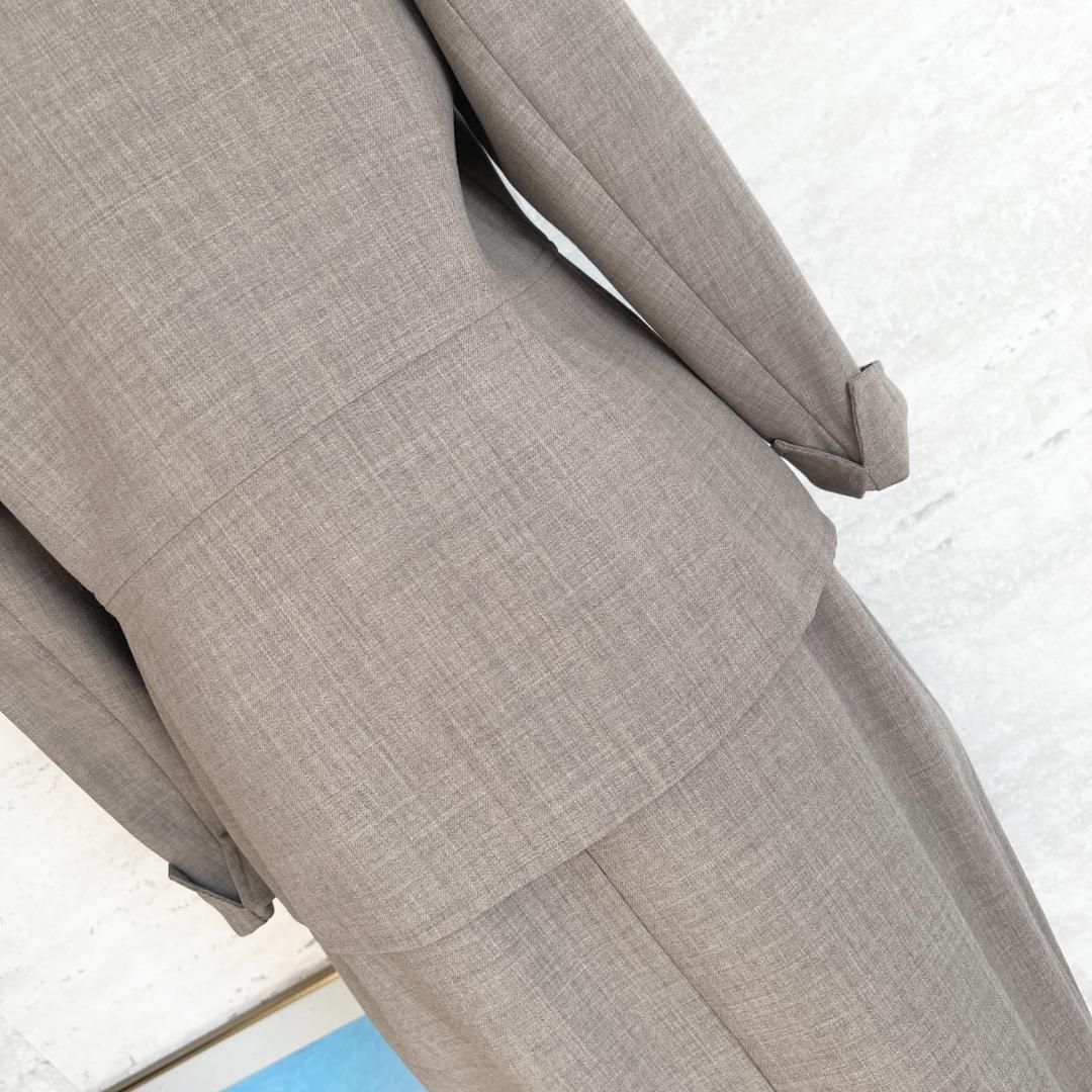 新品未使用★AKRIS★ヴァージンウール★セットアップスーツ