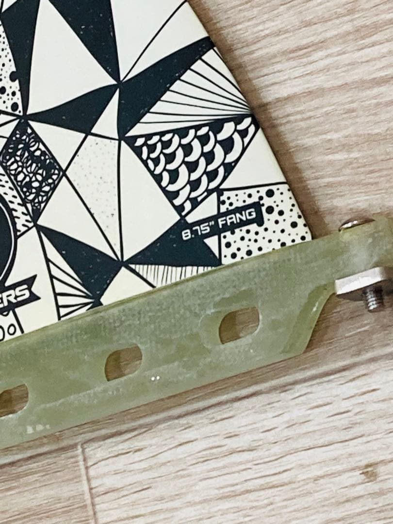 送料込 新品半額以下 サーフボード センターフィンShapers FANG