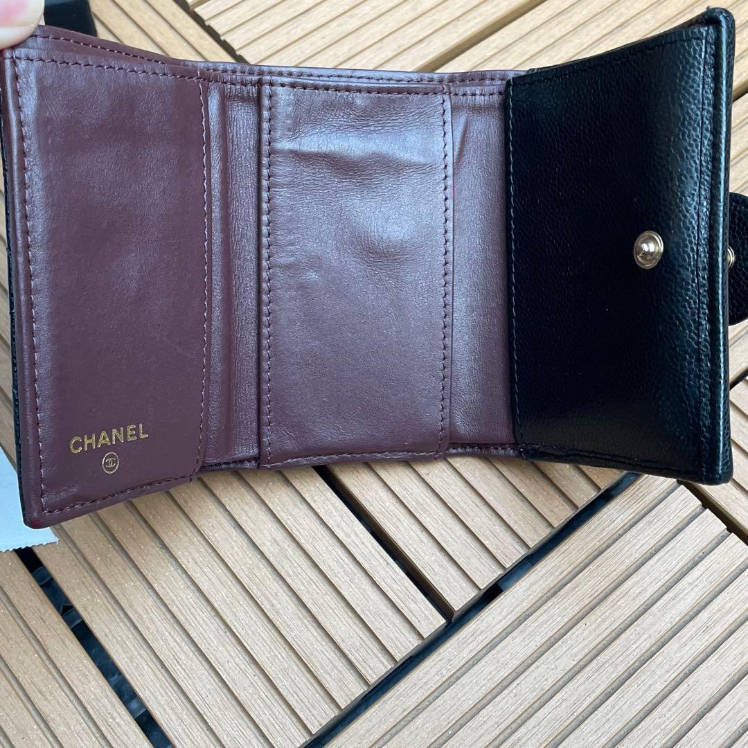 シャネル　2023年　三つ折り財布　マトラッセ　キャビアスキン　ブラック