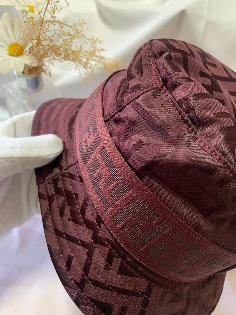 ✨FENDIレディースバケットハット✨秋冬アイコンFF✨清楚なワインレッド