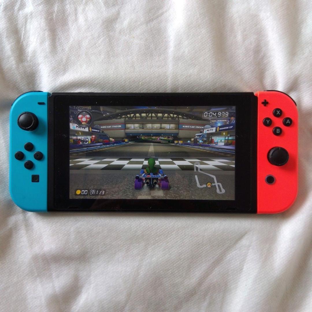 【匿名配送】任天堂 Switch 本体 HAC-001 マリオカート8DX 付き