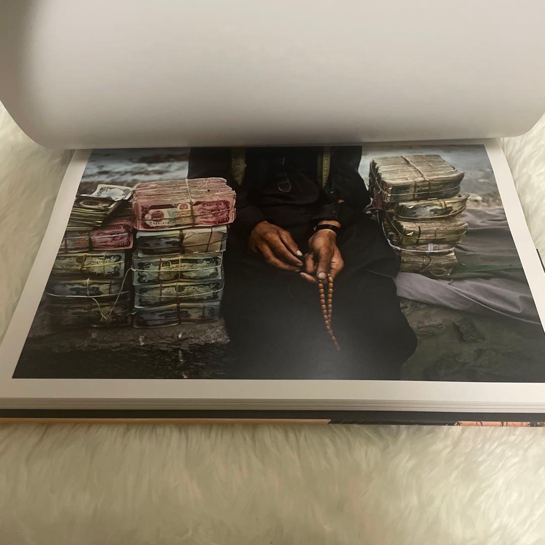 The Unguarded Moment Steve Mccurry 写真集