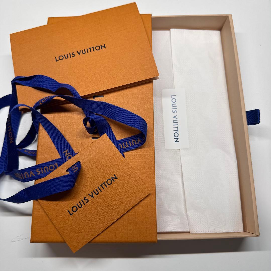 【送料無料・美品】Louis Vuitton 手帳型iPhone15Proケース