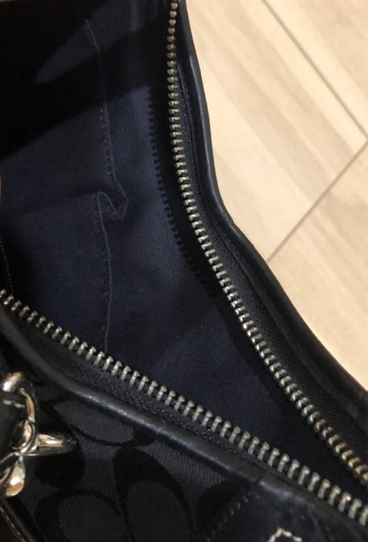 【美品】【COACH】ショルダーバッグ　シグネチャー　ブラック