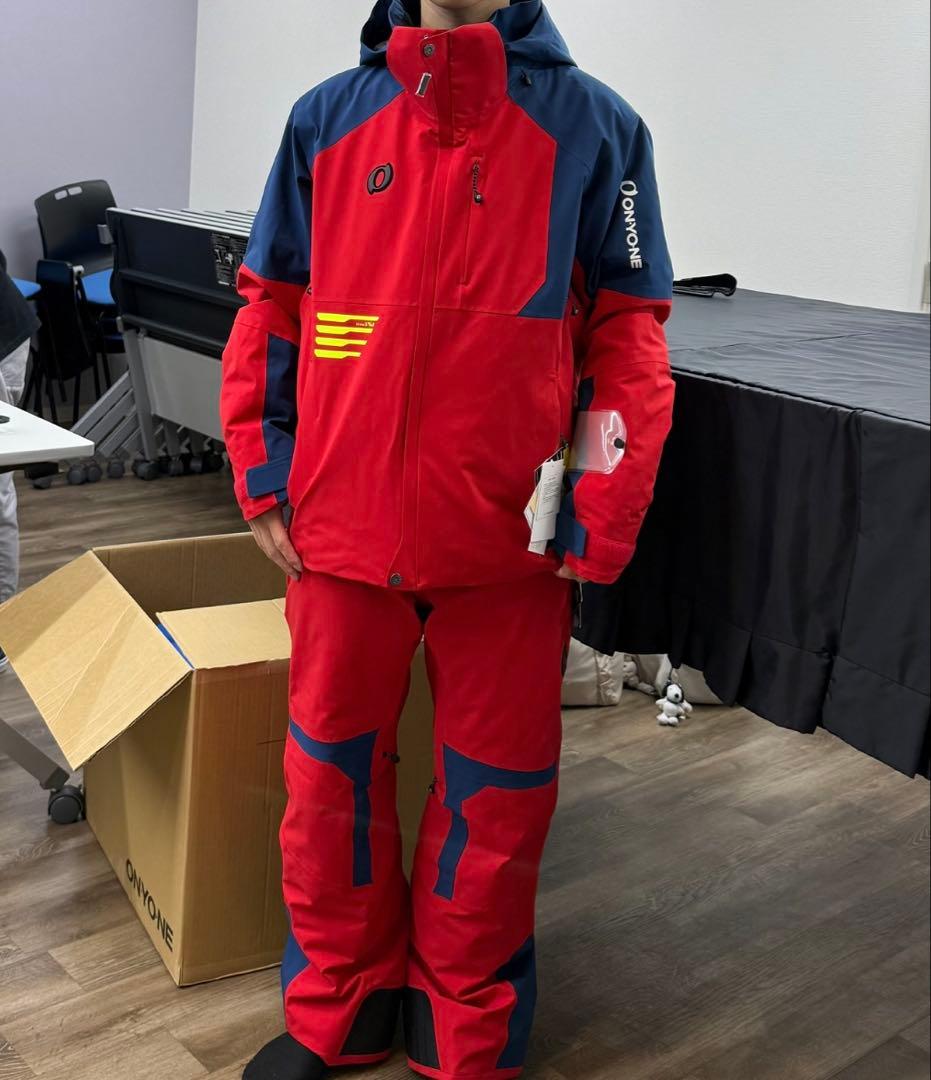 ONYONE オンヨネ スキーウェア S 上下セット 赤 新品、未使用タグ付