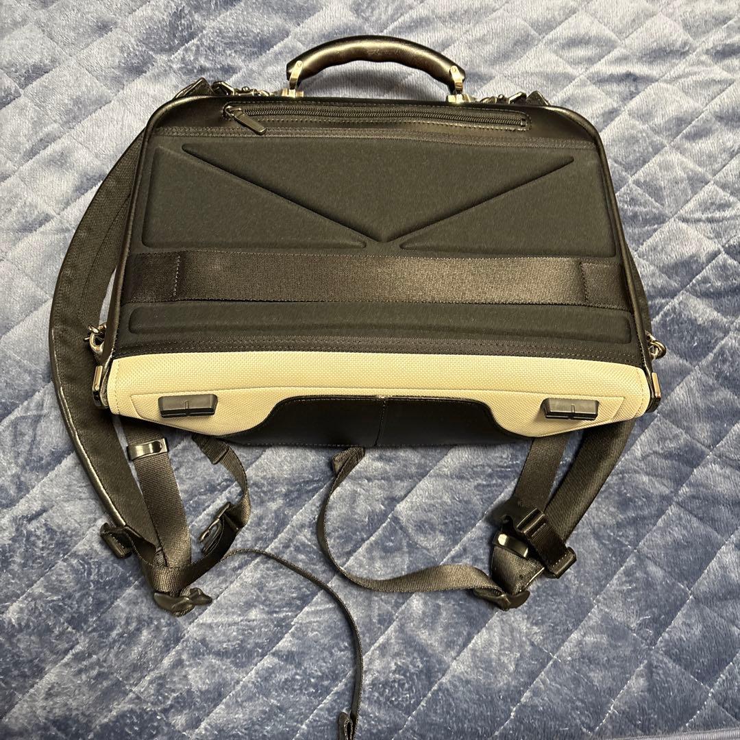 ARTPHERE ダレスリュックバッグ ホワイト/ブラック