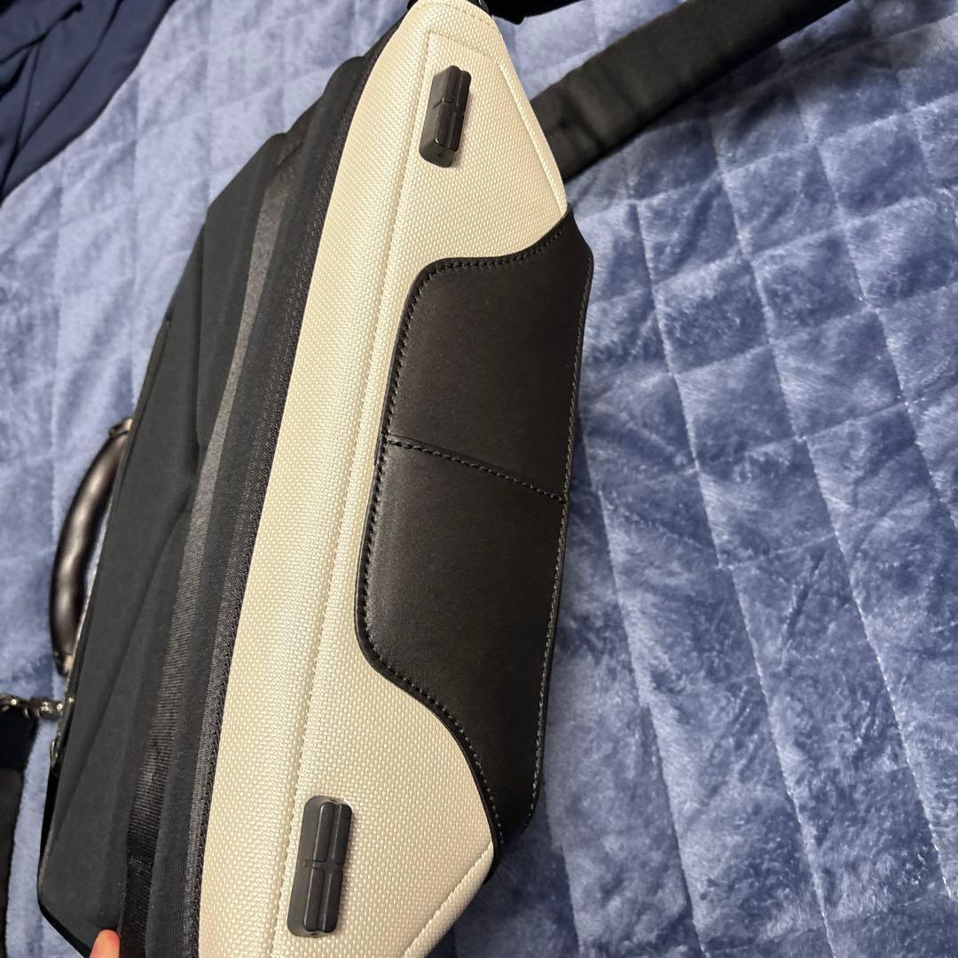 ARTPHERE ダレスリュックバッグ ホワイト/ブラック