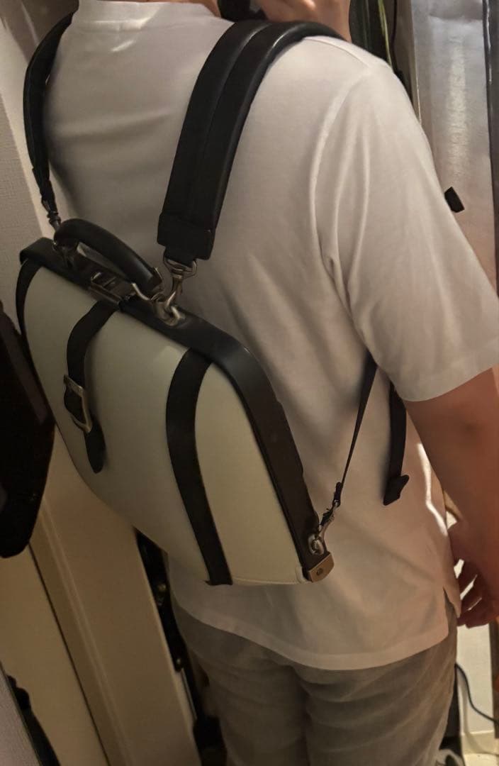 ARTPHERE ダレスリュックバッグ ホワイト/ブラック