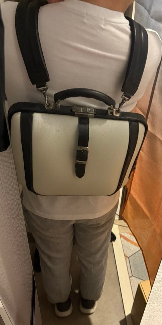 ARTPHERE ダレスリュックバッグ ホワイト/ブラック