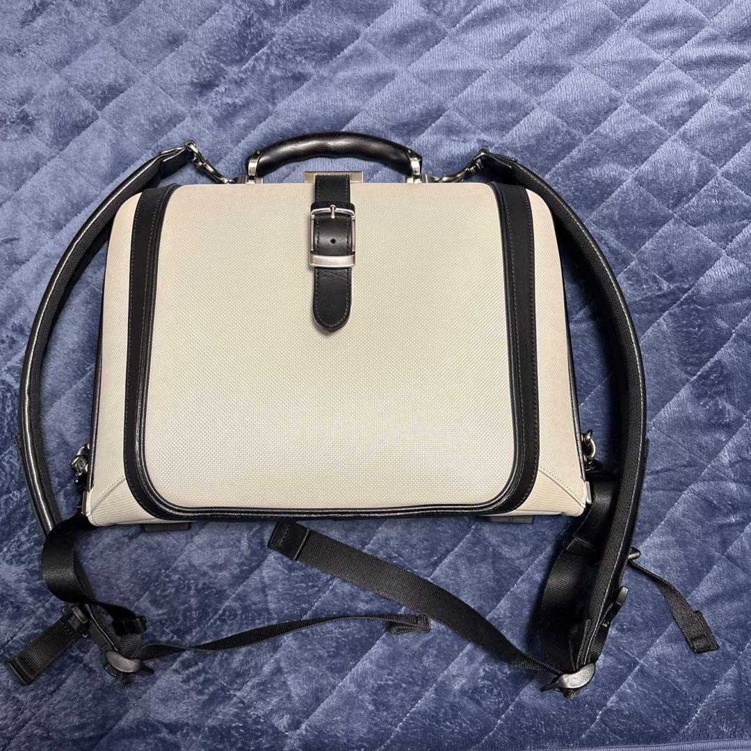 ARTPHERE ダレスリュックバッグ ホワイト/ブラック