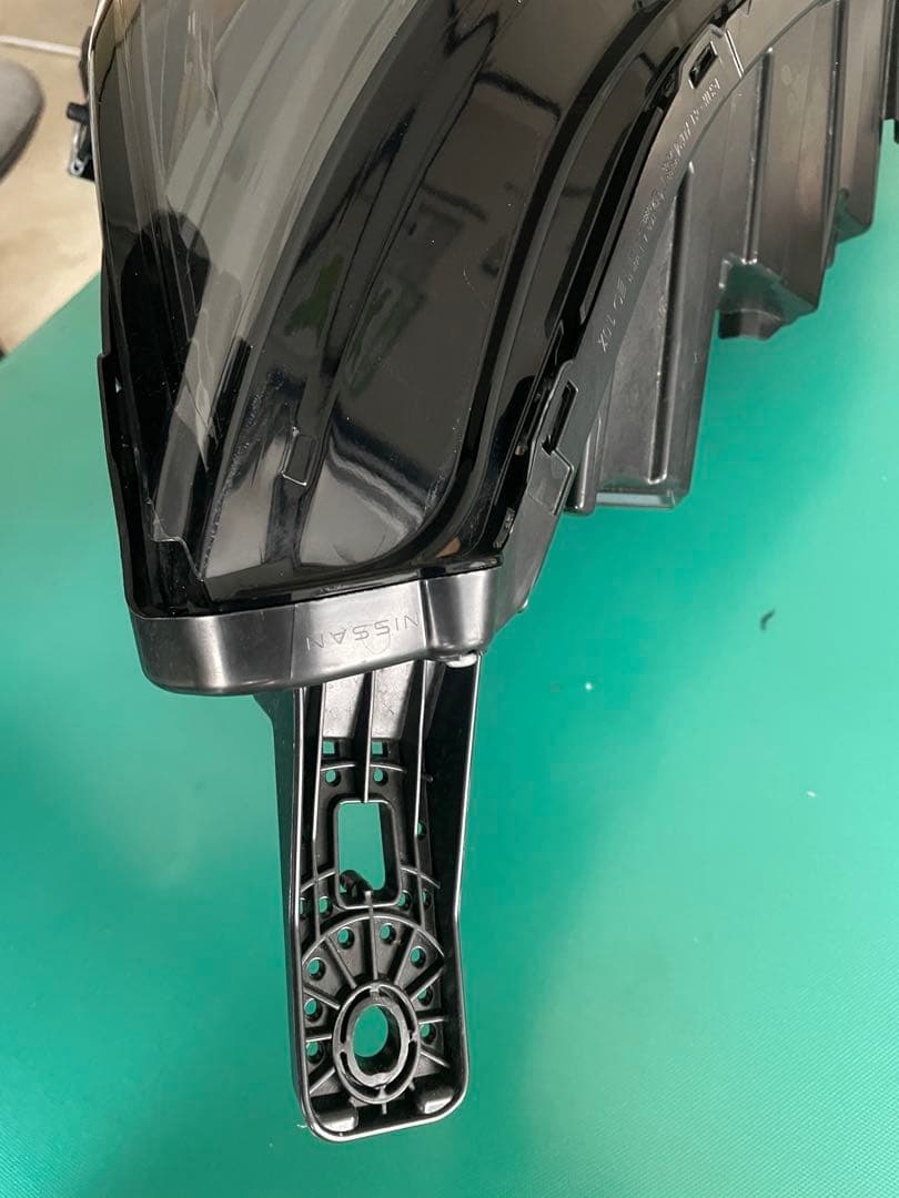 日産ノート　後期型　LED左ヘッドライト