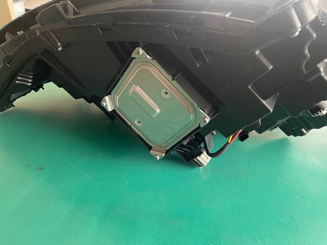 日産ノート　後期型　LED左ヘッドライト