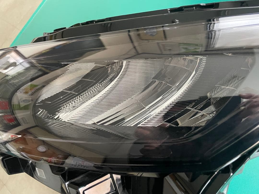 日産ノート　後期型　LED左ヘッドライト