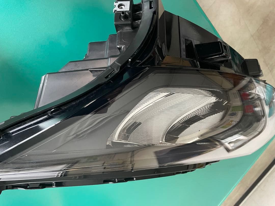 日産ノート　後期型　LED左ヘッドライト