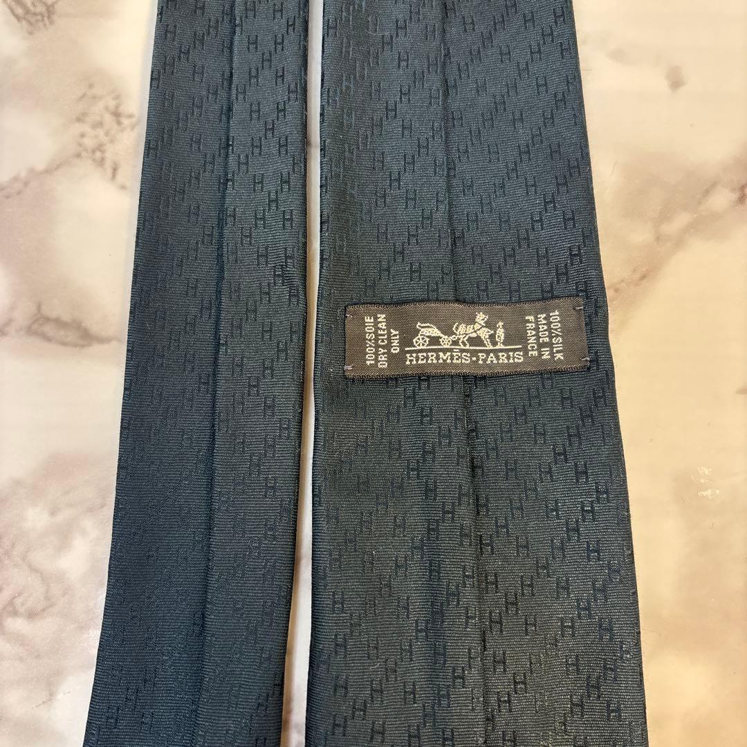 【極美品✨】HERMES ネクタイ　ファソネ　ブラック　黒色　H柄　細身　定番