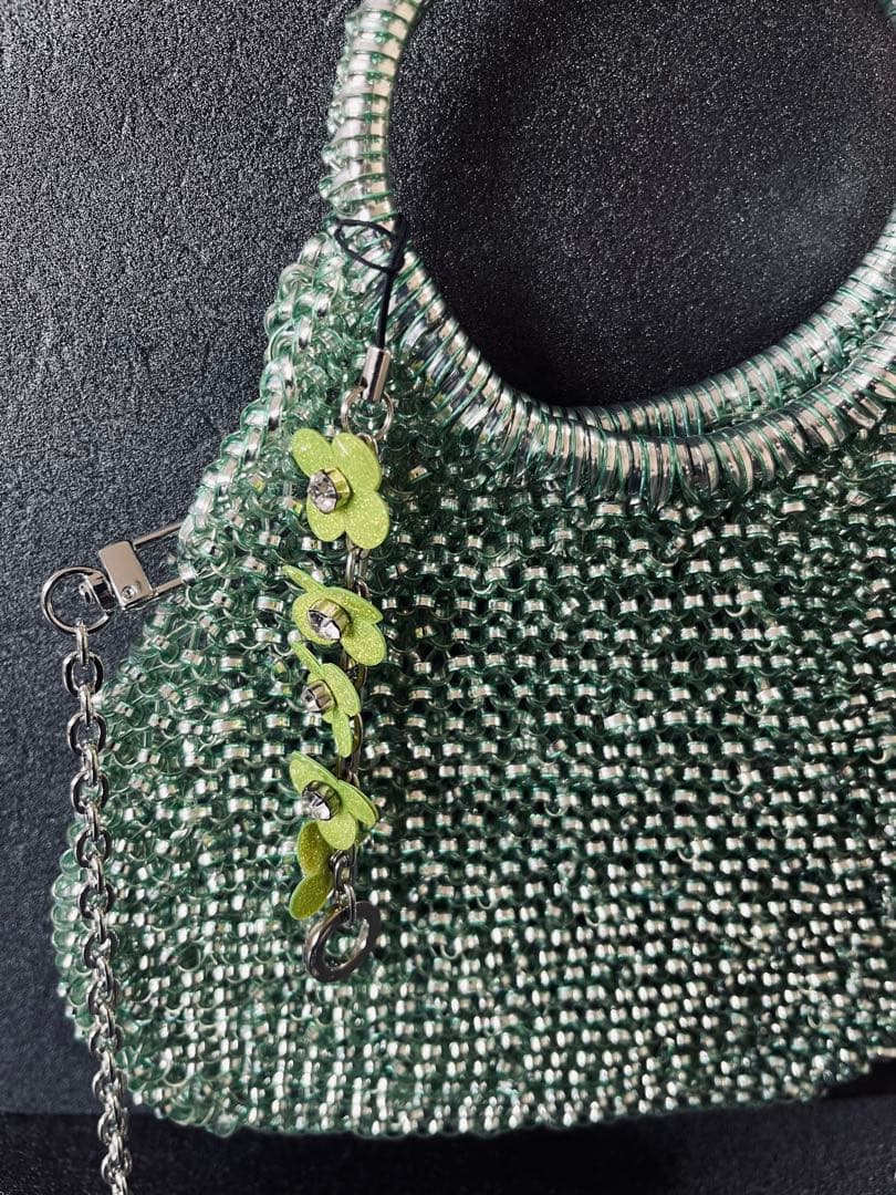 薄グリーンの可愛いアクセ付きアンテプリマの2wayショルダー