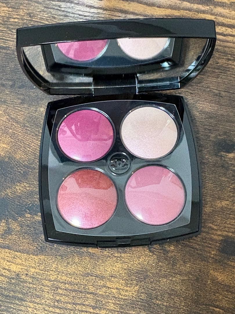 CHANEL ヌワール　アイシャドウパレット