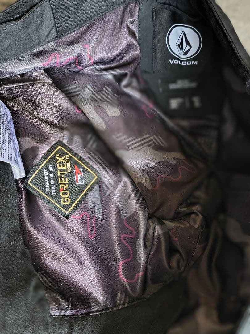 ボルコムGORE-TEXパンツ　スリムフィットSサイズ　黒　レディース　美品