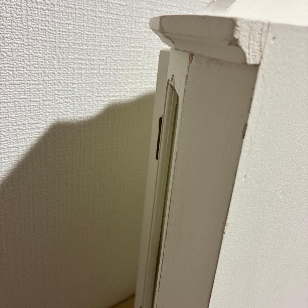新品 ホワイトキャビネット アンティーク仕上げ
