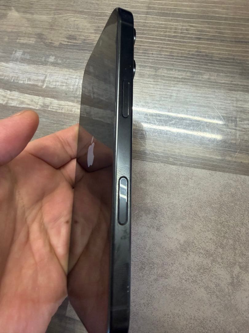 Apple iPhone 16Pro ブラックチタニウム本体256g