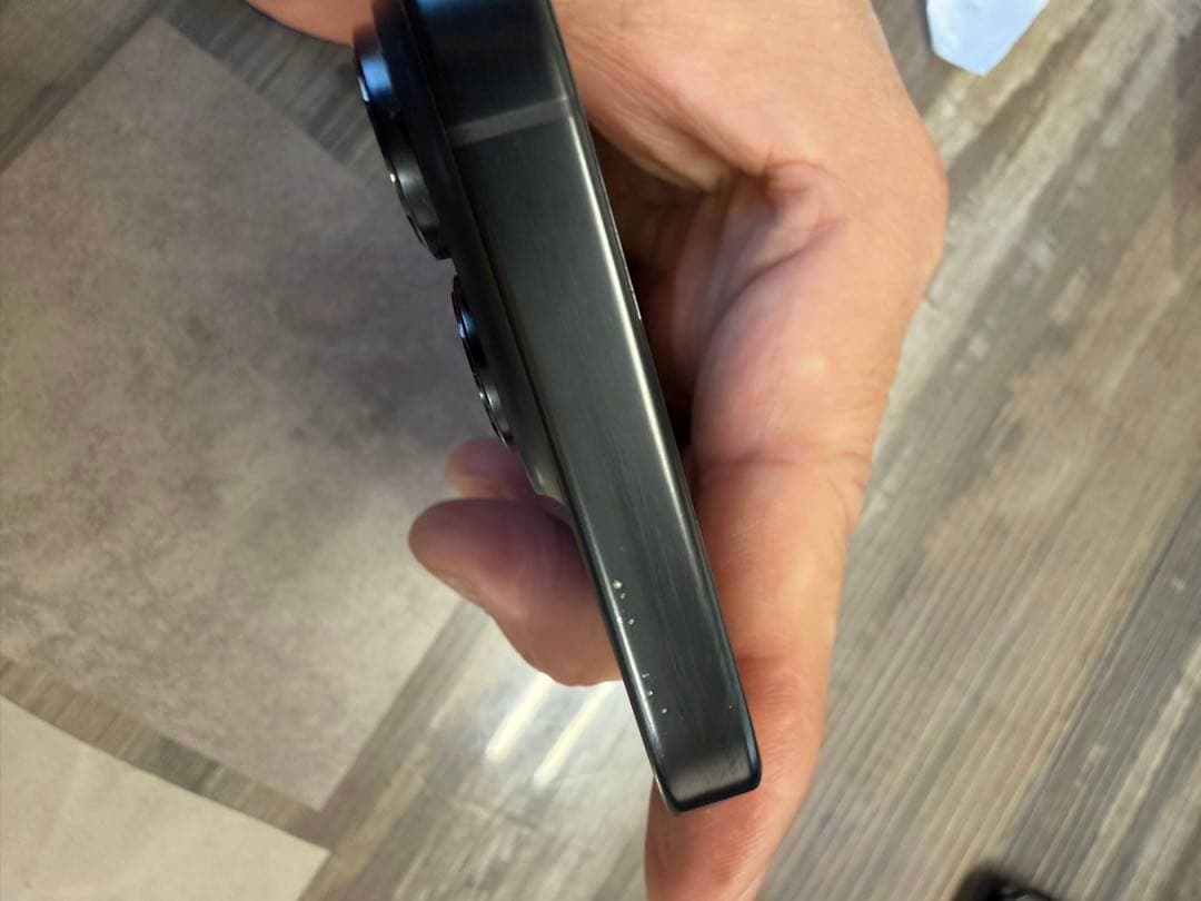 Apple iPhone 16Pro ブラックチタニウム本体256g