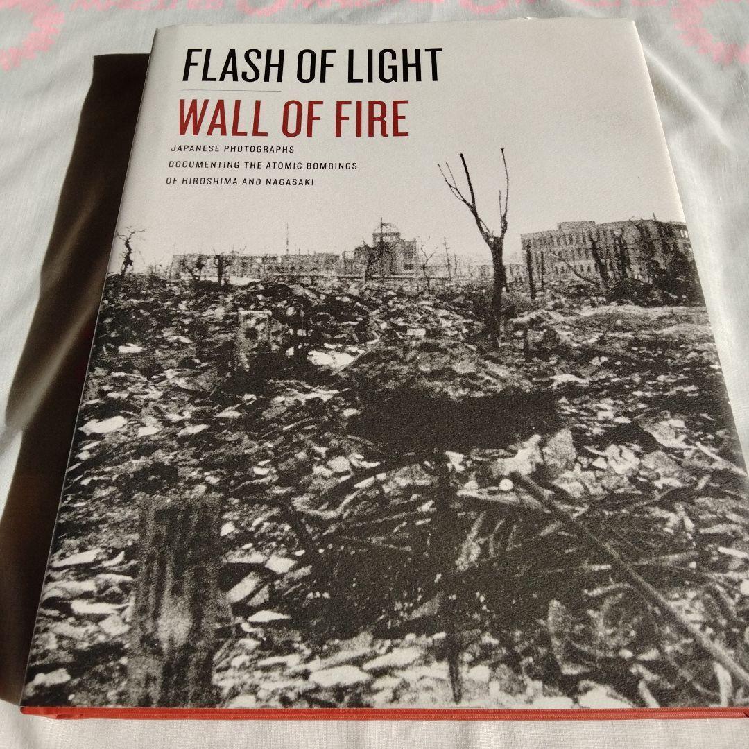 洋書　FLASH OF LIGHT WALLOF FIRE日本人撮影の原爆写真集