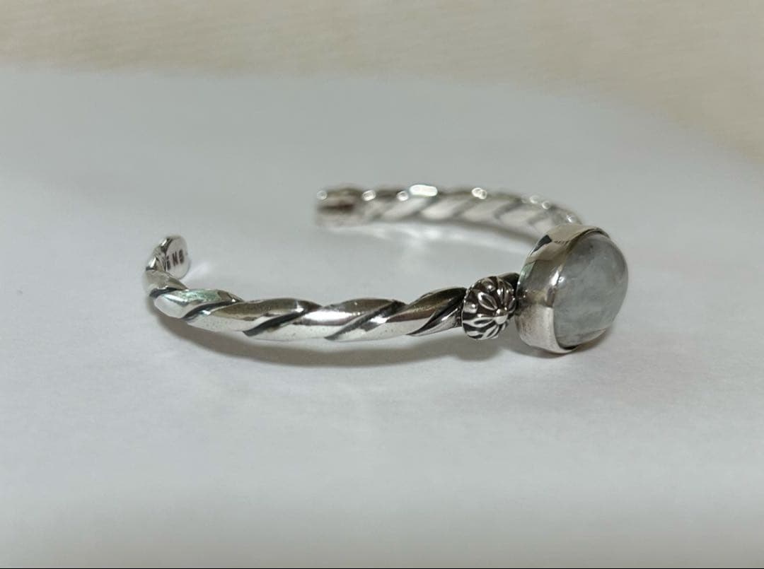 エリッカニコラスビゲイ　バングル　ムーンストーン