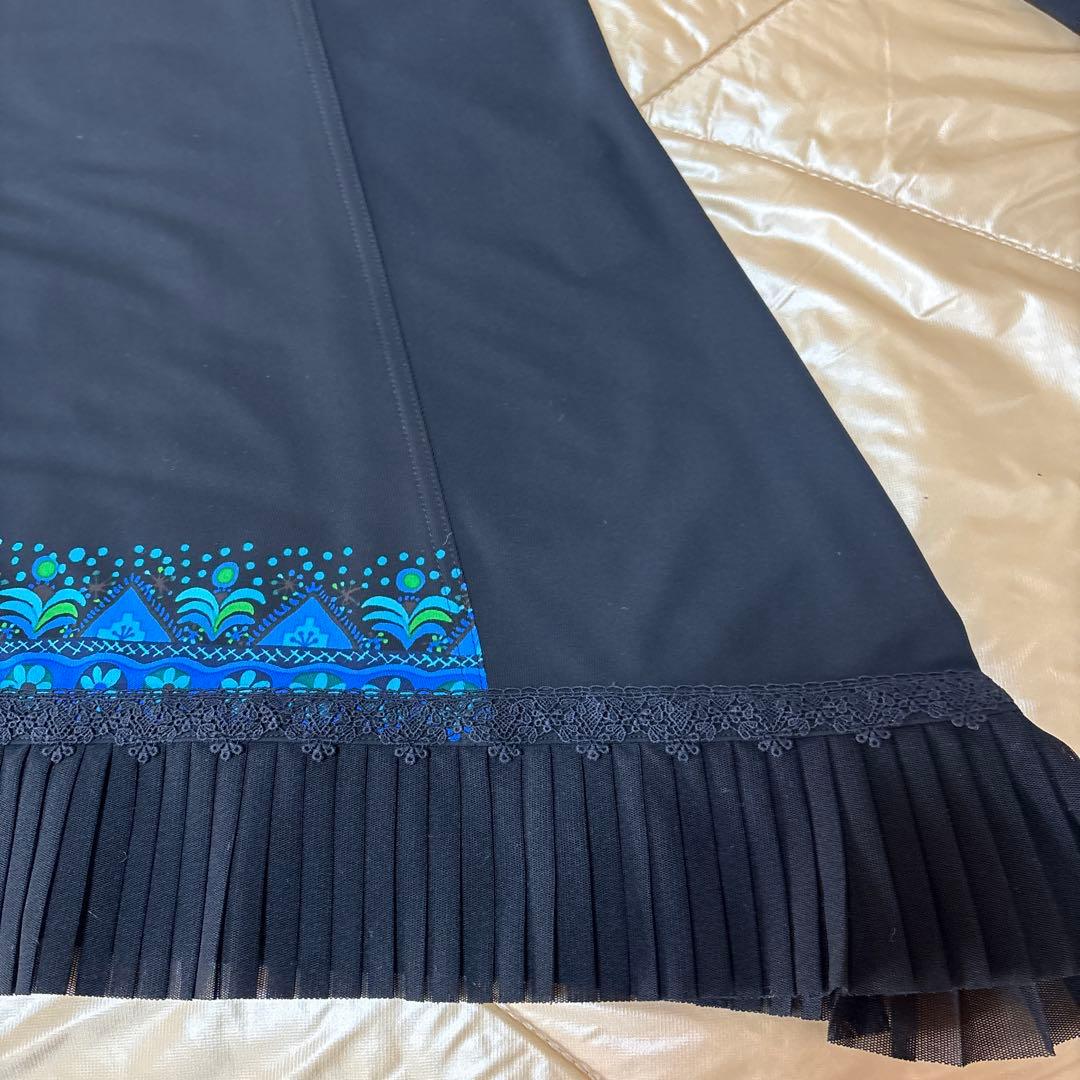 【未使用に近い】✨トクコプルミエヴォル✨黒地鮮やかなブルー系プリントチュニック❣️