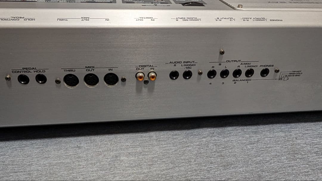 Roland Fantom X8 シンセサイザー