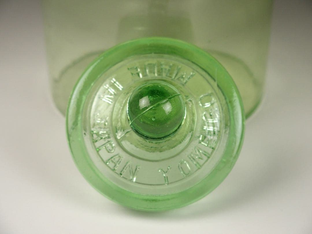 ウランガラスのキャンディボックス　ガラス瓶