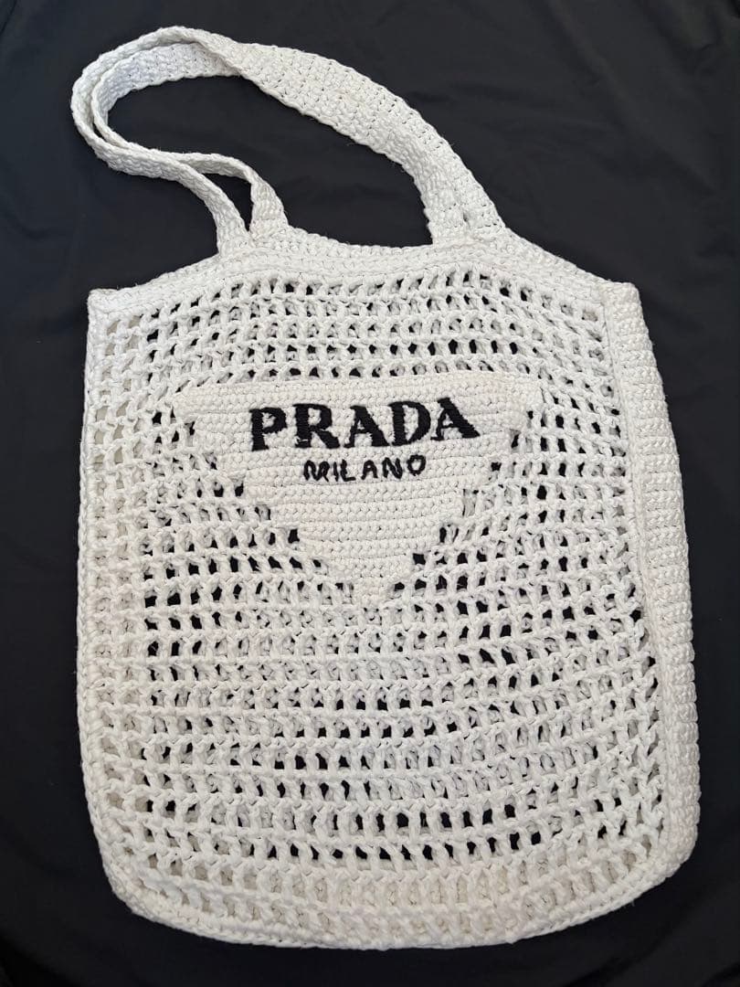 しろちゃん⭐️　【正規品】PRADA ホワイト メッシュ トートバッグ