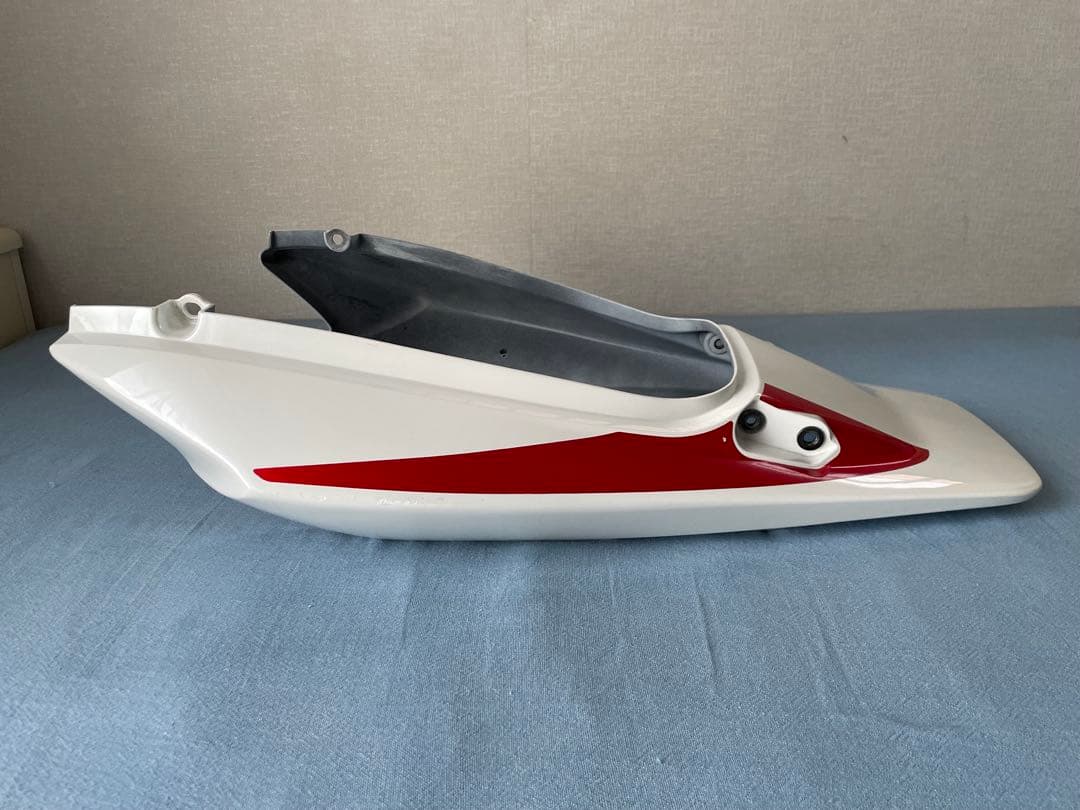 CB1300 SF/SB リアカウル