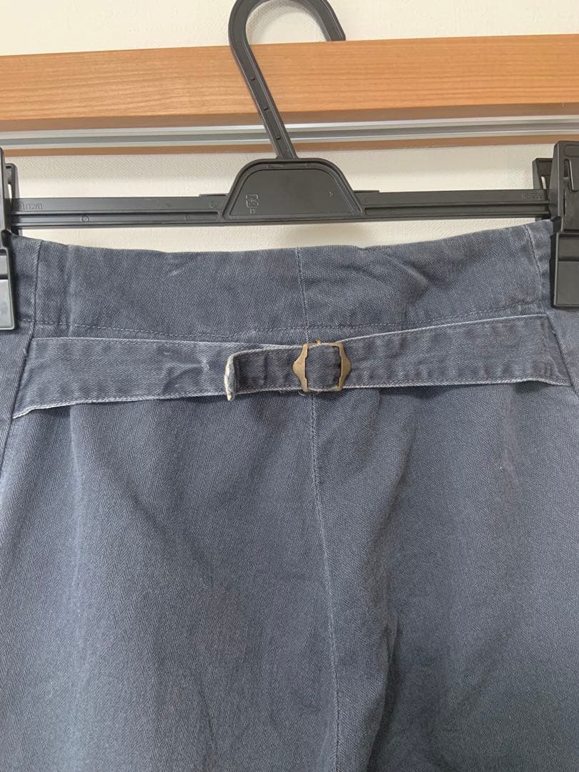 キャピタル kapital グレー ボタンフロント プリーツ ショートパンツ