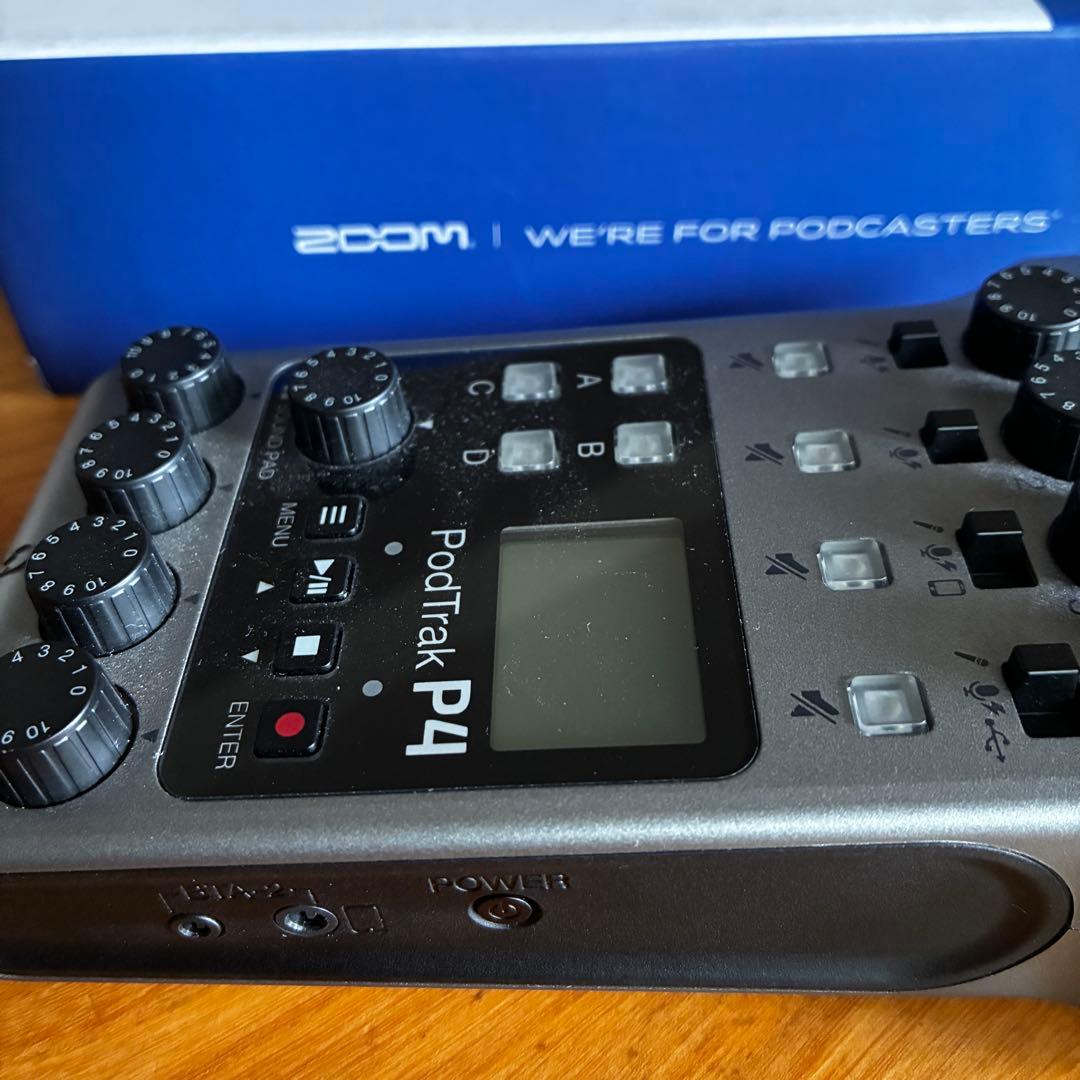ZOOM PodTrak P4 レコーダー　ポッドキャスト