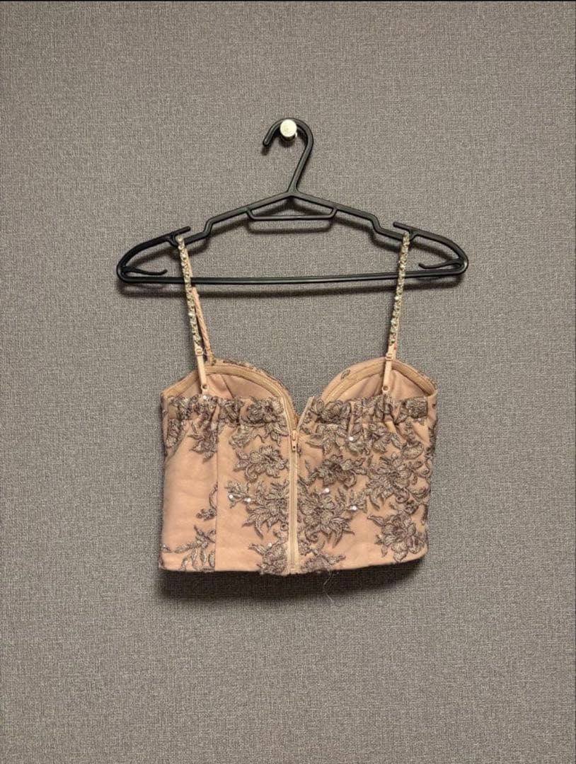 無*㌠様 フリル付きスカートとビジュー付きクロップトップセット