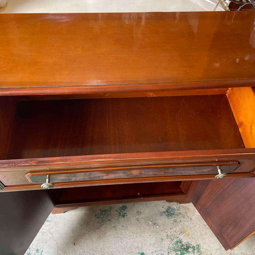 イタリア製・アンティーク象嵌模様の素敵なキャビネット